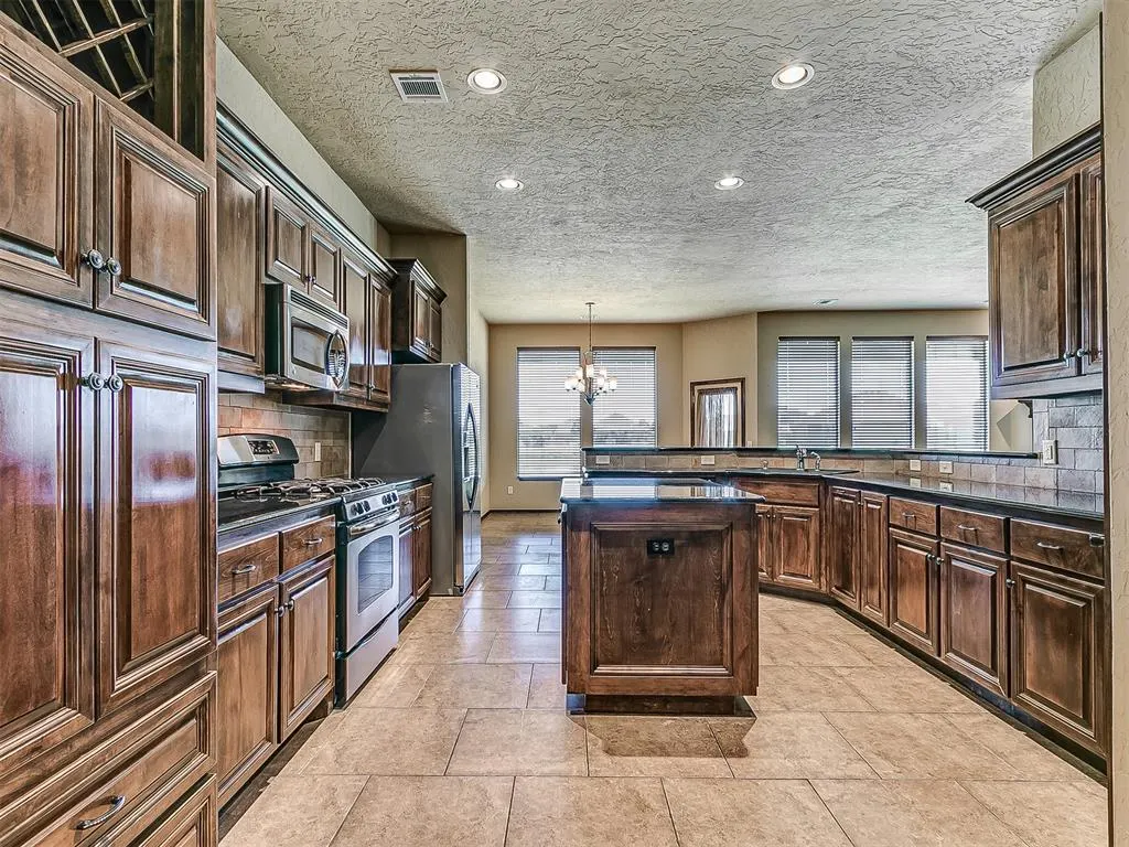 Photo 16 — 2805 SW 97th Street, Oklahoma City, OK 73159