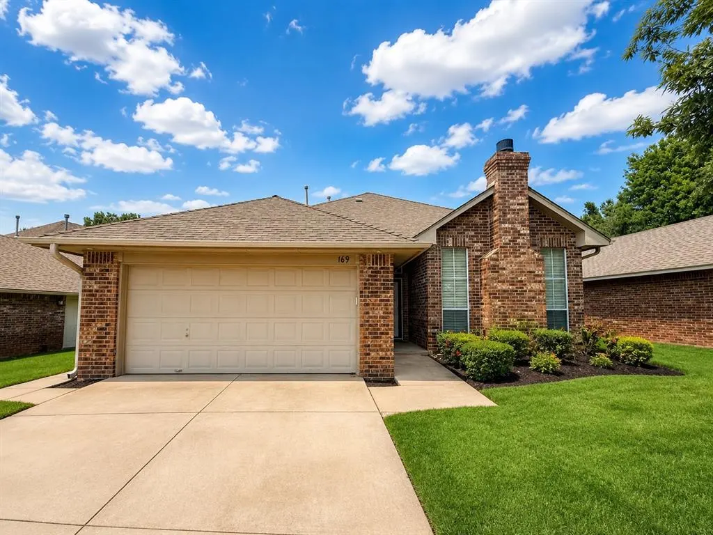 Photo 2 — 169 Stonebrook Lane, Edmond, OK 73003
