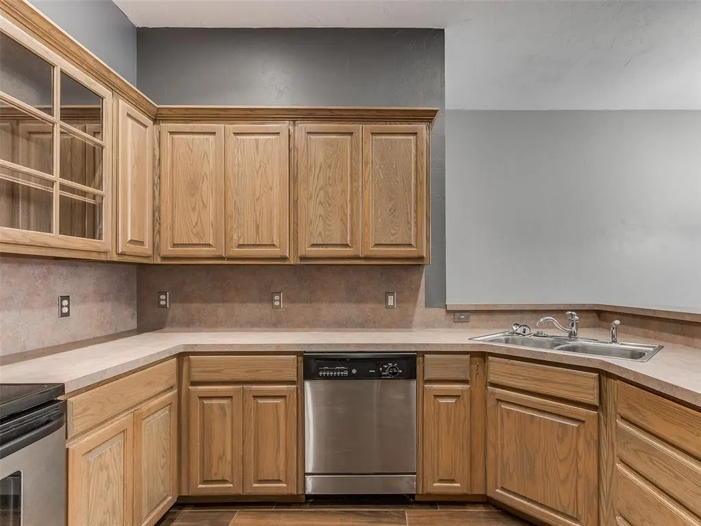 Photo 6 — 169 Stonebrook Lane, Edmond, OK 73003
