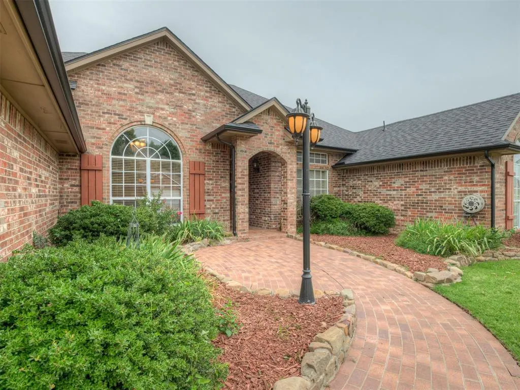 Photo 2 — 11508 Randwick Drive, Oklahoma City, OK 73162