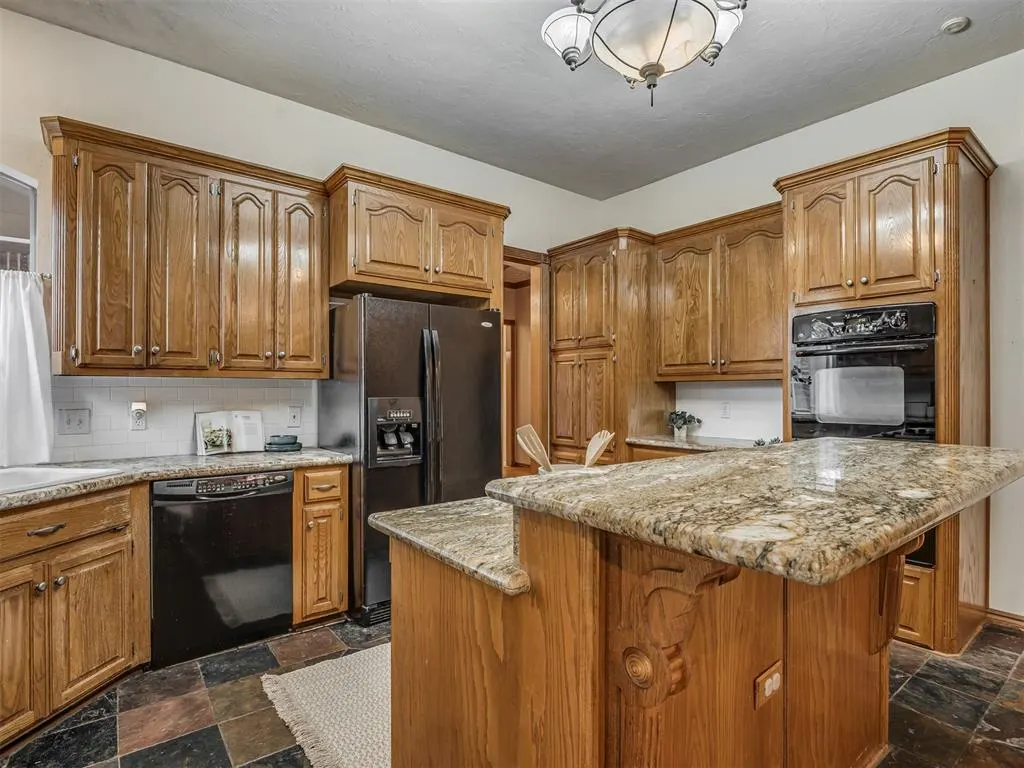 Photo 10 — 11508 Randwick Drive, Oklahoma City, OK 73162