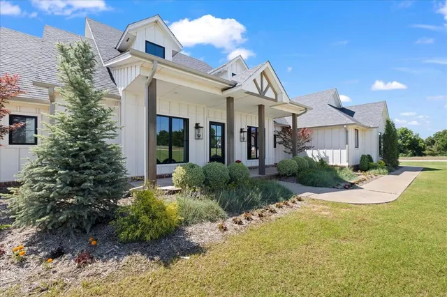 Photo 3 — 2548 S Sara Avenue, Blanchard, OK 73010