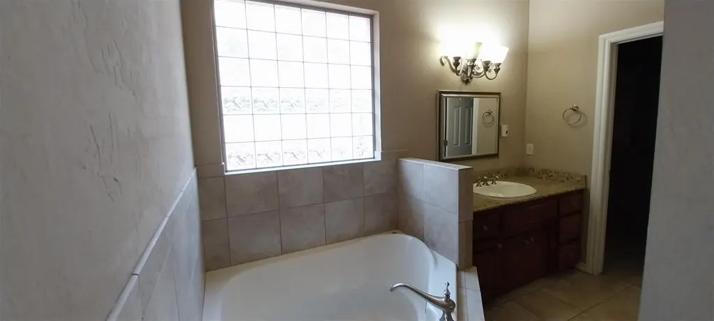 Photo 7 — 17020 Wales Green Avenue, Edmond, OK 73012