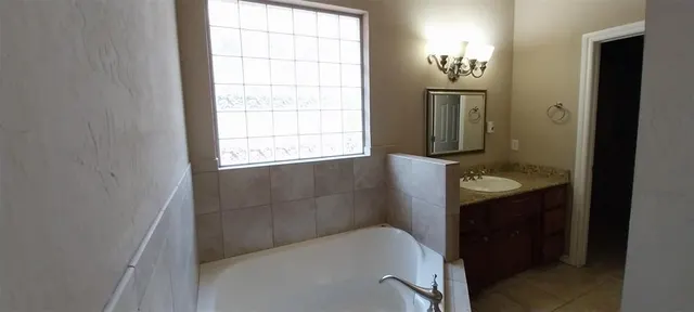 Photo 7 — 17020 Wales Green Avenue, Edmond, OK 73012