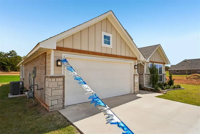 Photo 2 — 1312 Lighthorsemen Way, Choctaw, OK 73020