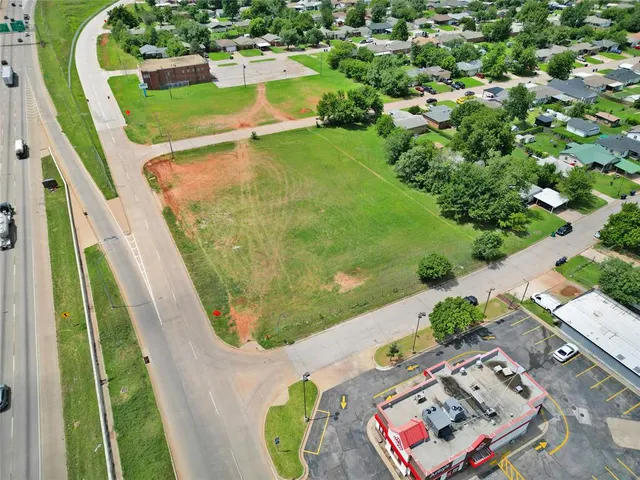 Photo 7 — 932 SE 67th Street, Oklahoma City, OK 73149