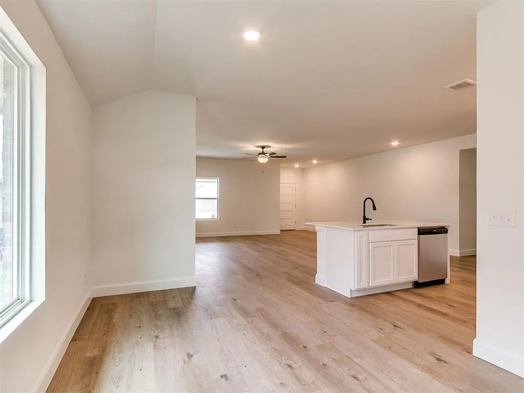 Photo 15 — 925 Hazy Brook Circle, Chickasha, OK 73018