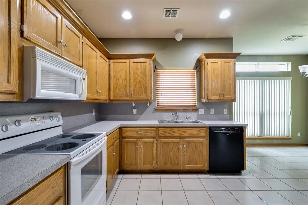 Photo 6 — 2384 County Road 1270, Blanchard, OK 73010