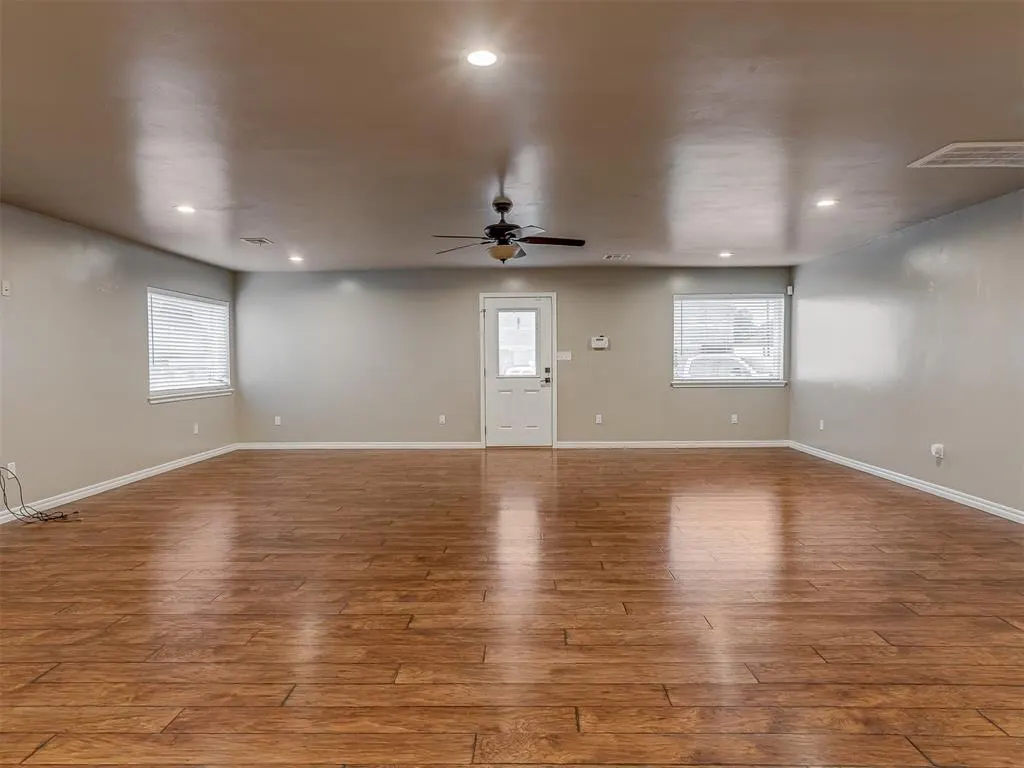 Photo 4 — 1005 Mitacek Avenue, Prague, OK 74864