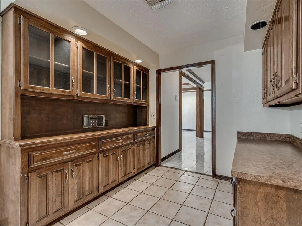 Photo 11 — 3328 Willow Brook Road, Oklahoma City, OK 73120