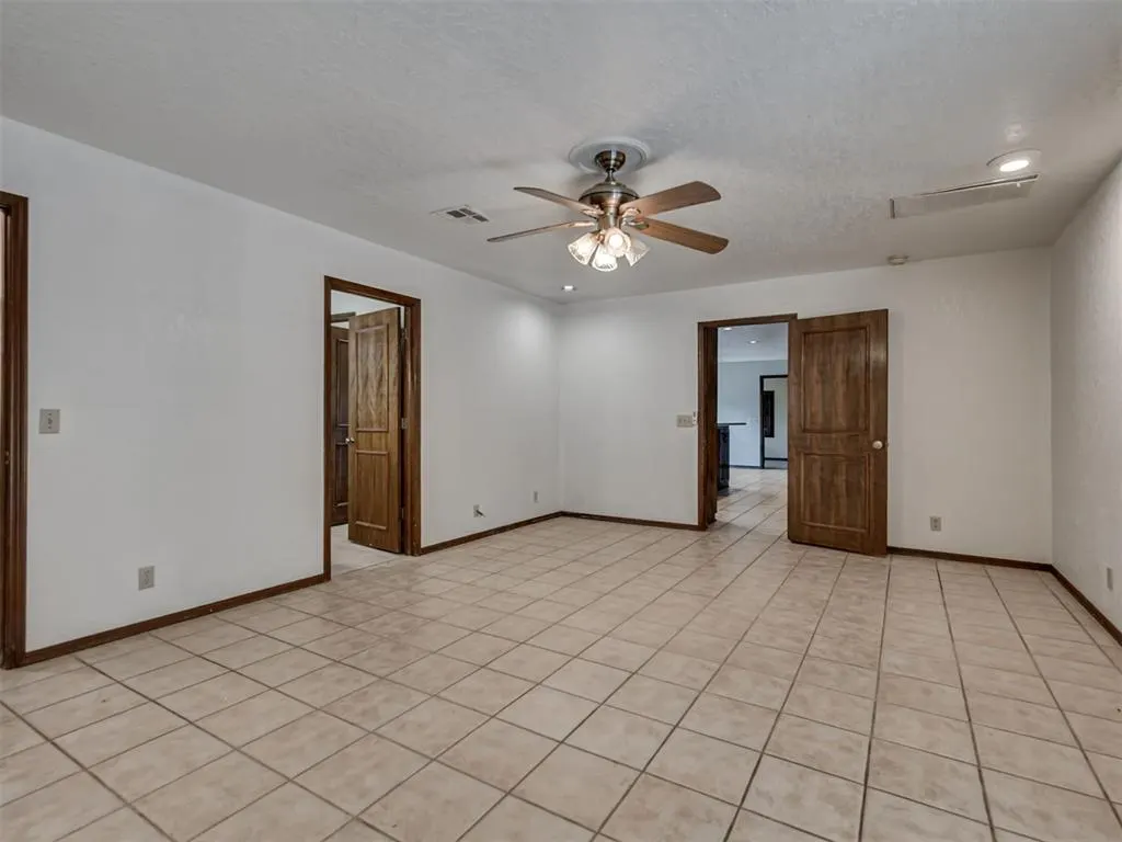 Photo 19 — 3328 Willow Brook Road, Oklahoma City, OK 73120