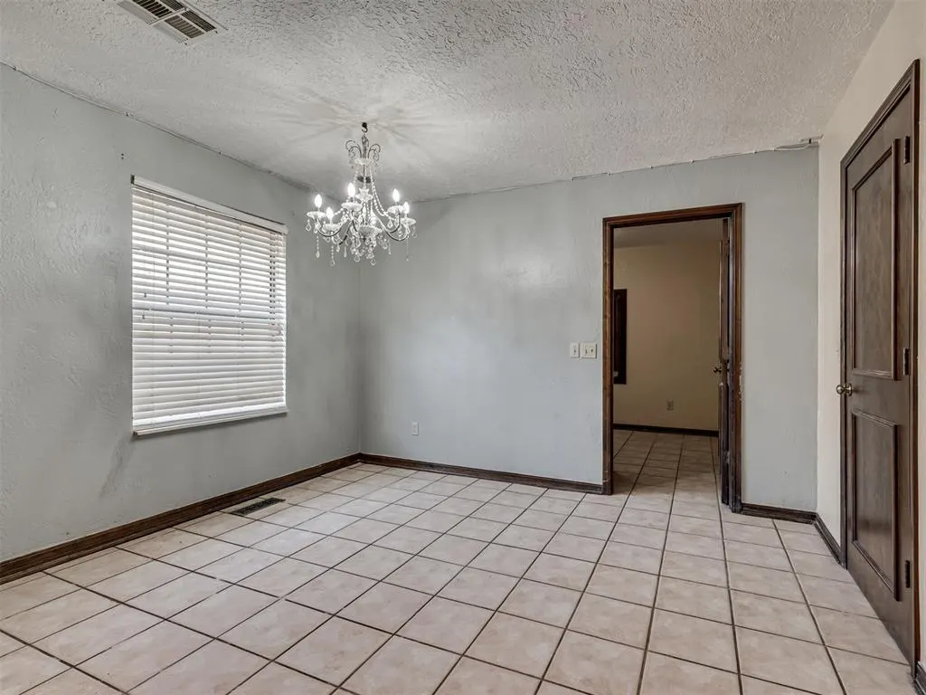 Photo 12 — 3328 Willow Brook Road, Oklahoma City, OK 73120