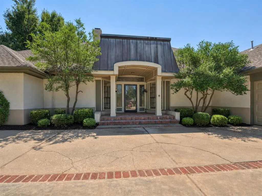 Photo 2 — 3328 Willow Brook Road, Oklahoma City, OK 73120
