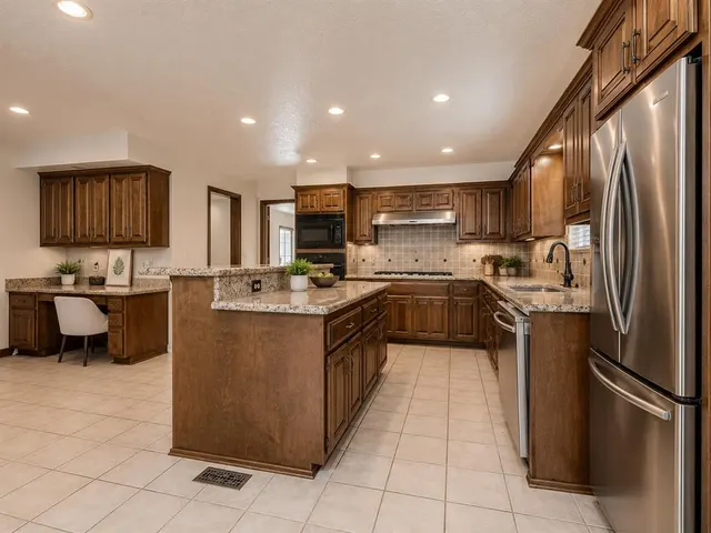 Photo 7 — 3328 Willow Brook Road, Oklahoma City, OK 73120