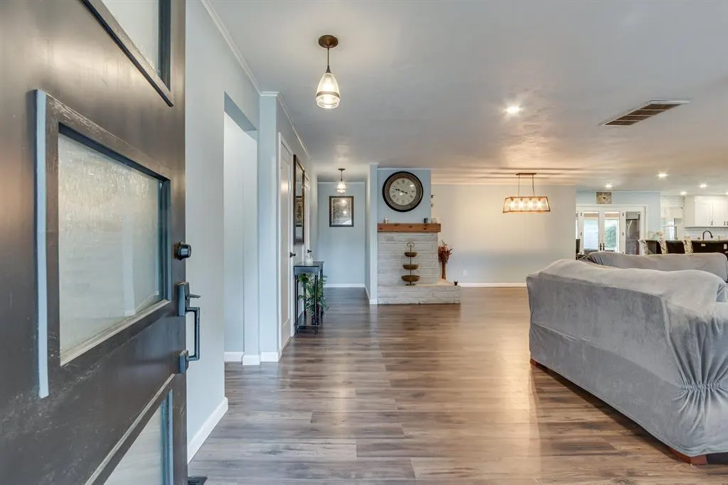 Photo 2 — 4612 NW 33rd Terrace, Oklahoma City, OK 73122