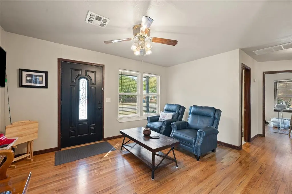 Photo 5 — 520 W 2nd Street, Edmond, OK 73003