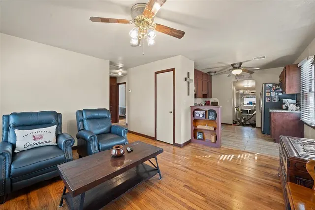 Photo 8 — 520 W 2nd Street, Edmond, OK 73003