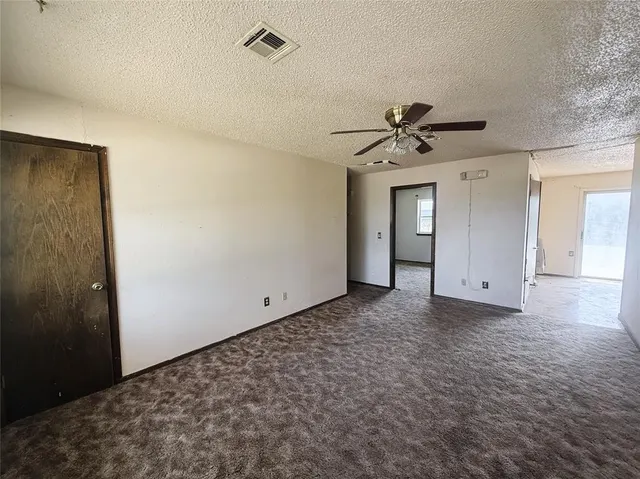 Photo 2 — 122 Glenhaven Drive, Chickasha, OK 73018