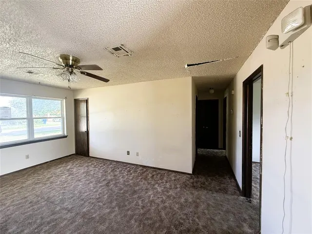 Photo 3 — 122 Glenhaven Drive, Chickasha, OK 73018