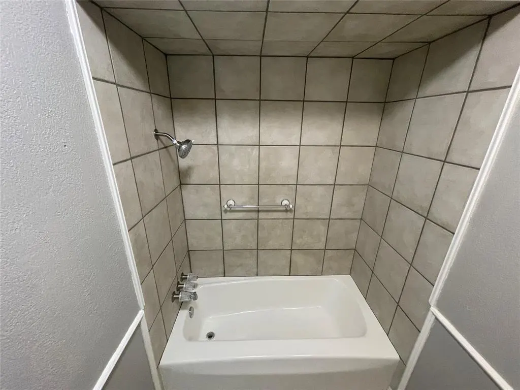 Photo 10 — 6724 N Meridian Avenue B, Oklahoma City, OK 73116