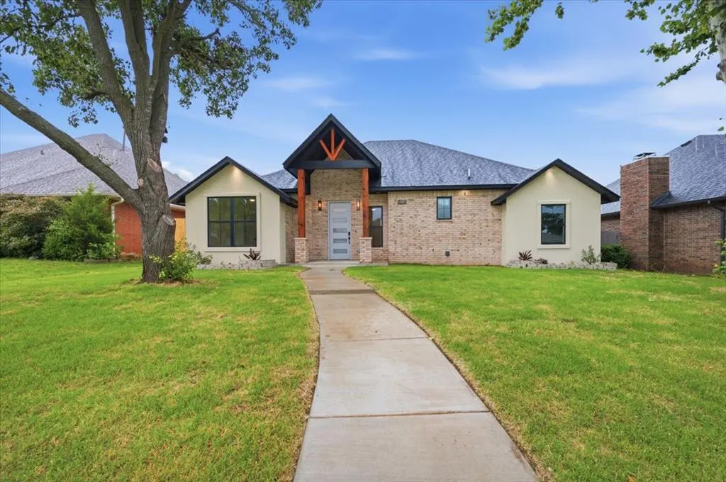 Front exterior — 808 NW 141 Street, Edmond, OK 73013
