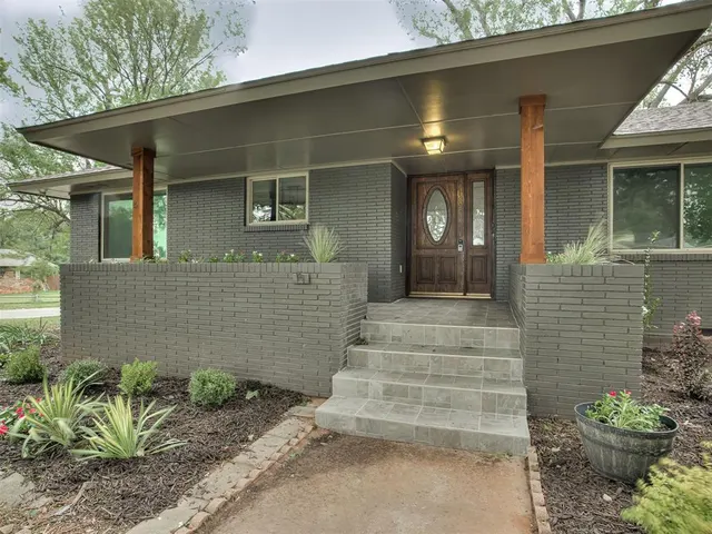 Photo 2 — 824 N Main Street, Blanchard, OK 73010