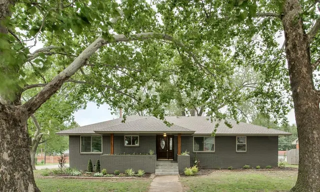 Photo 3 — 824 N Main Street, Blanchard, OK 73010