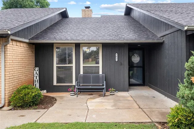 Photo 4 — 1631 Deputy Drive, Clinton, OK 73601