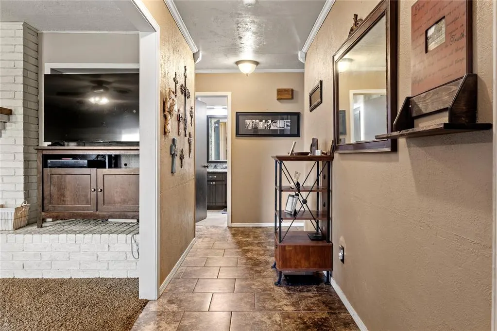 Photo 6 — 1631 Deputy Drive, Clinton, OK 73601