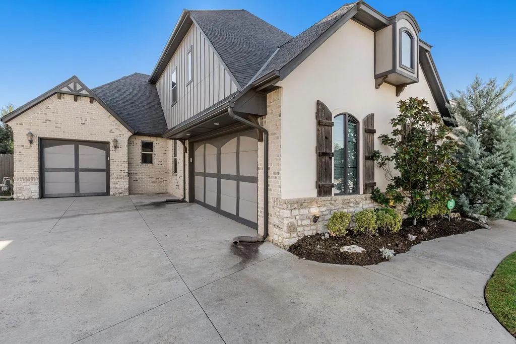 Photo 3 — 5308 Gateway Bridge Court, Edmond, OK 73034
