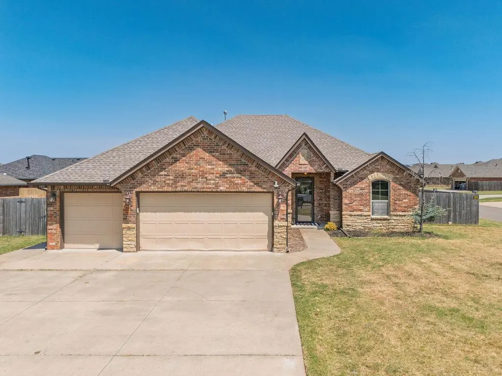 Front exterior — 1950 Timber Dale Drive, Shawnee, OK 74804