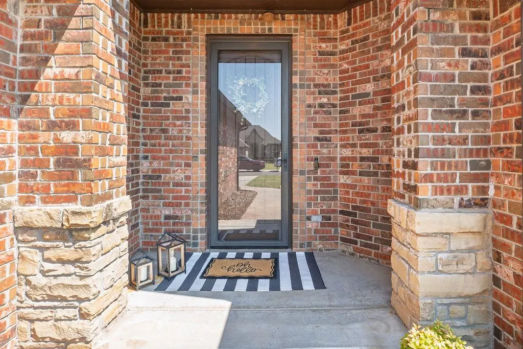 Photo 2 — 1950 Timber Dale Drive, Shawnee, OK 74804