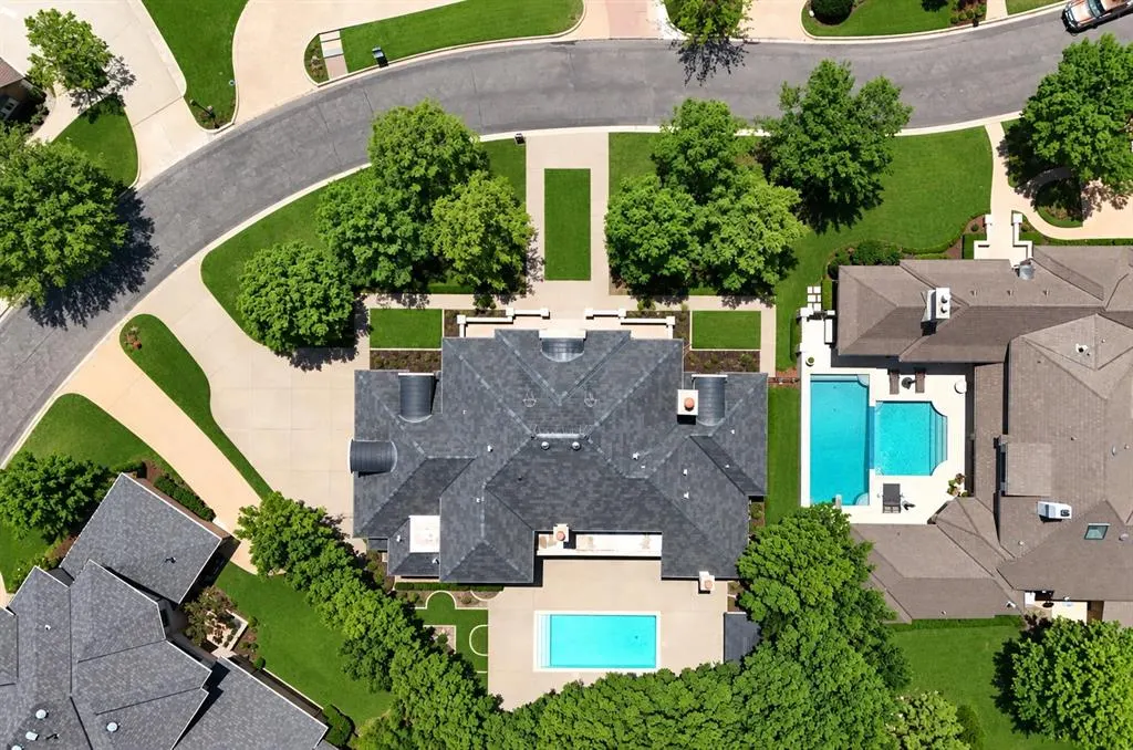 Photo 4 — 5709 Mistletoe Court, Oklahoma City, OK 73142
