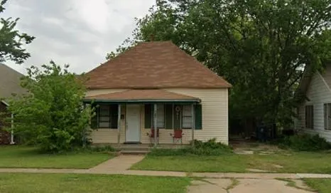 Front exterior — 211 W Main Street, Edmond, OK 73003
