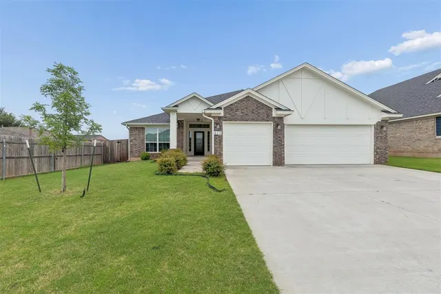 Front exterior — 612 Firefork Avenue, Yukon, OK 73099