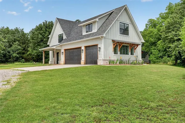 Photo 2 — 1125 Wildflower Loop, Cache, OK 73527