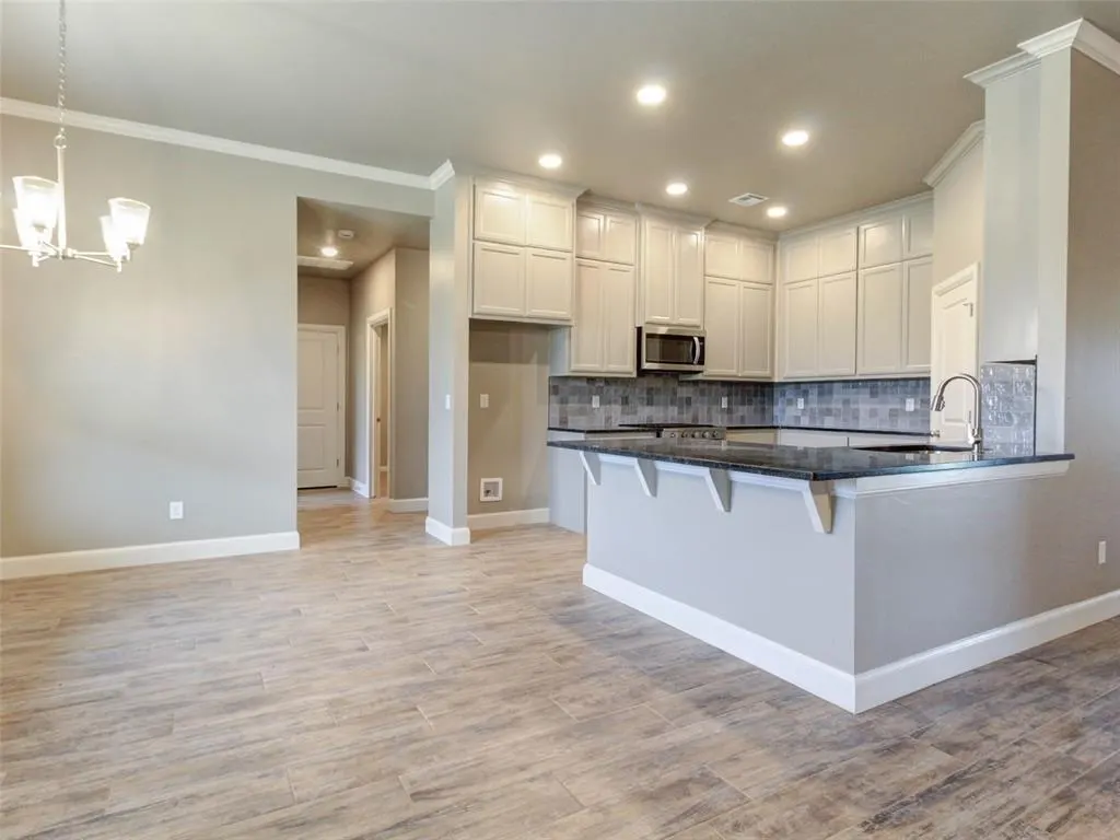 Photo 2 — 8681 Oak Tree Circle, Edmond, OK 73025
