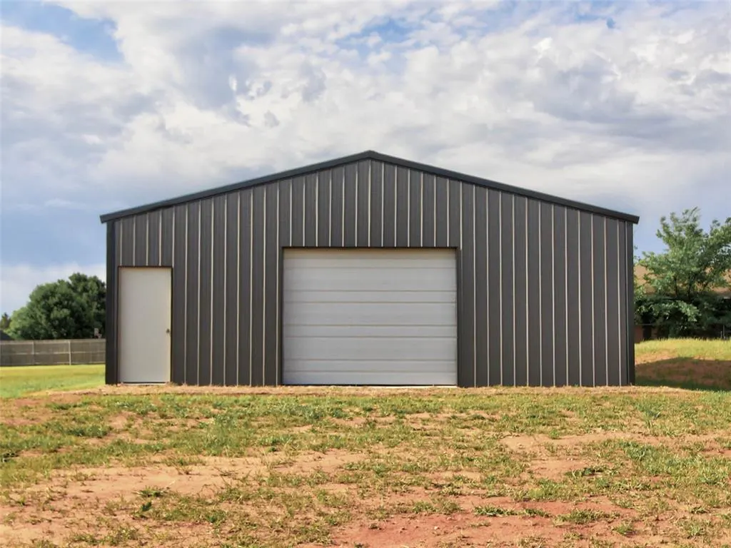 Photo 32 — 8681 Oak Tree Circle, Edmond, OK 73025