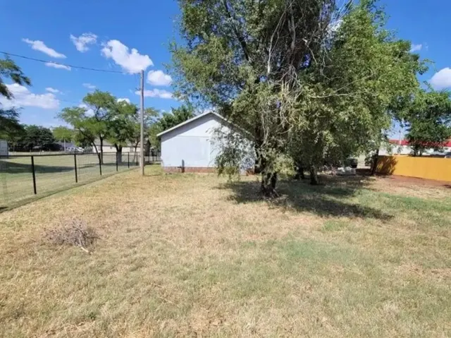 Photo 3 — 307 N Massingale Drive, Cordell, OK 73632