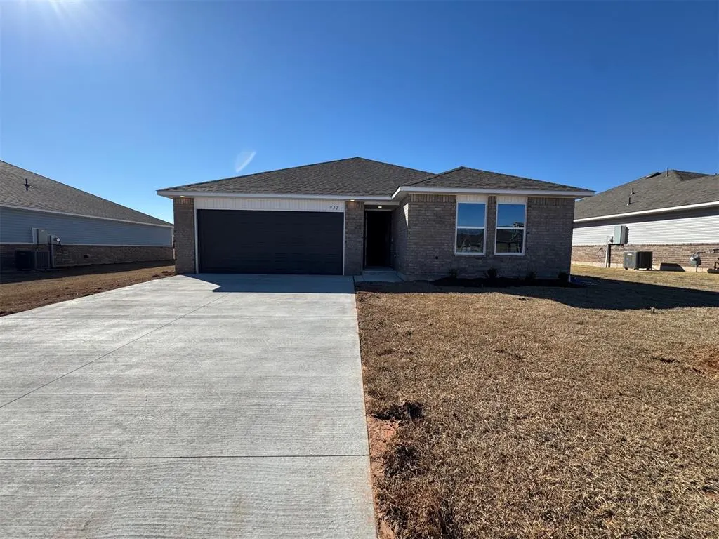 Front exterior — 937 S Buffalo Lane, Mustang, OK 73064