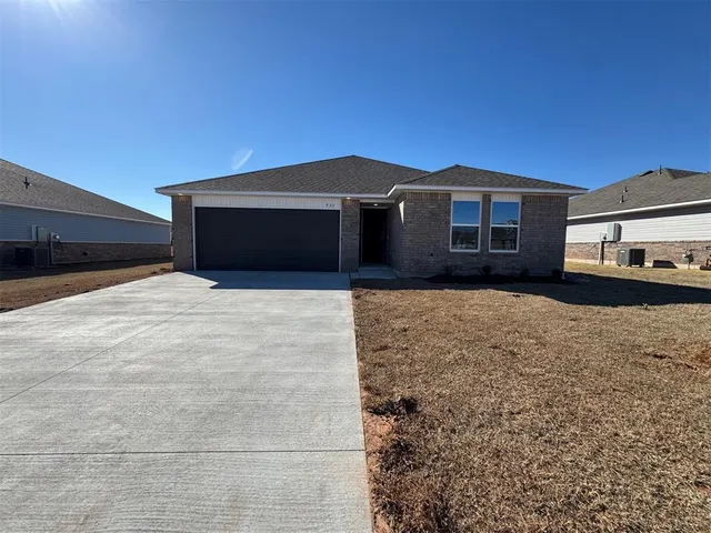 Front exterior — 937 S Buffalo Lane, Mustang, OK 73064