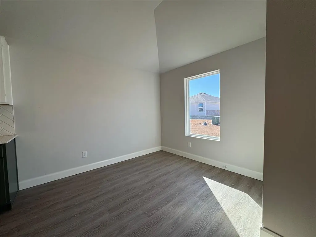 Photo 5 — 937 S Buffalo Lane, Mustang, OK 73064