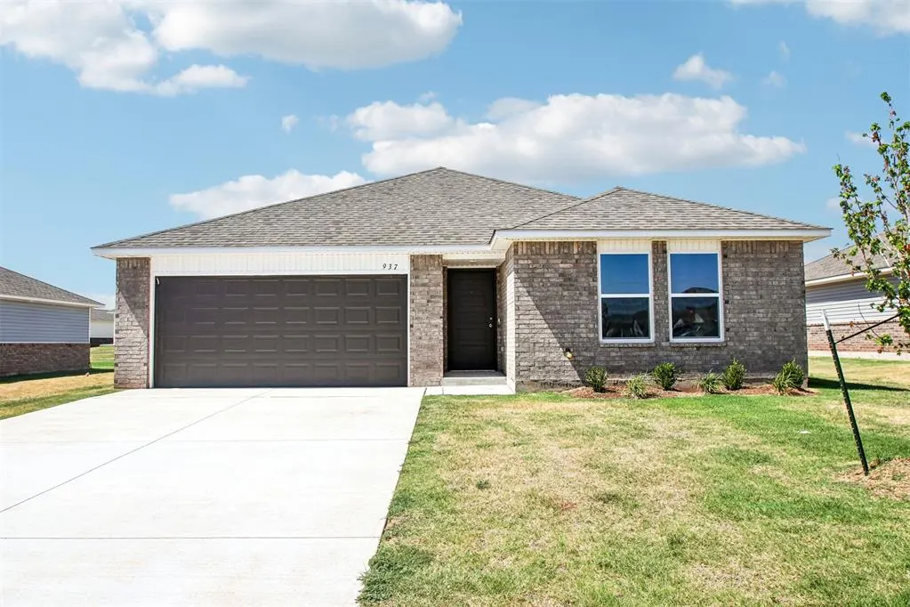 Photo 2 — 937 S Buffalo Lane, Mustang, OK 73064