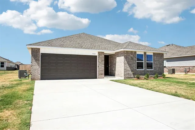 Photo 3 — 937 S Buffalo Lane, Mustang, OK 73064