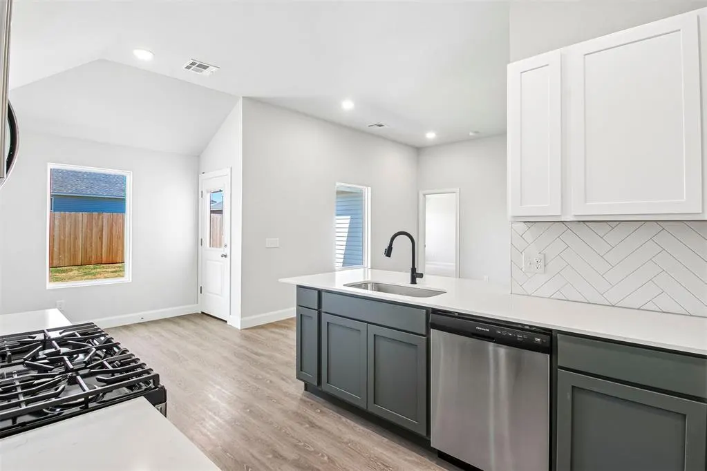 Photo 13 — 937 S Buffalo Lane, Mustang, OK 73064