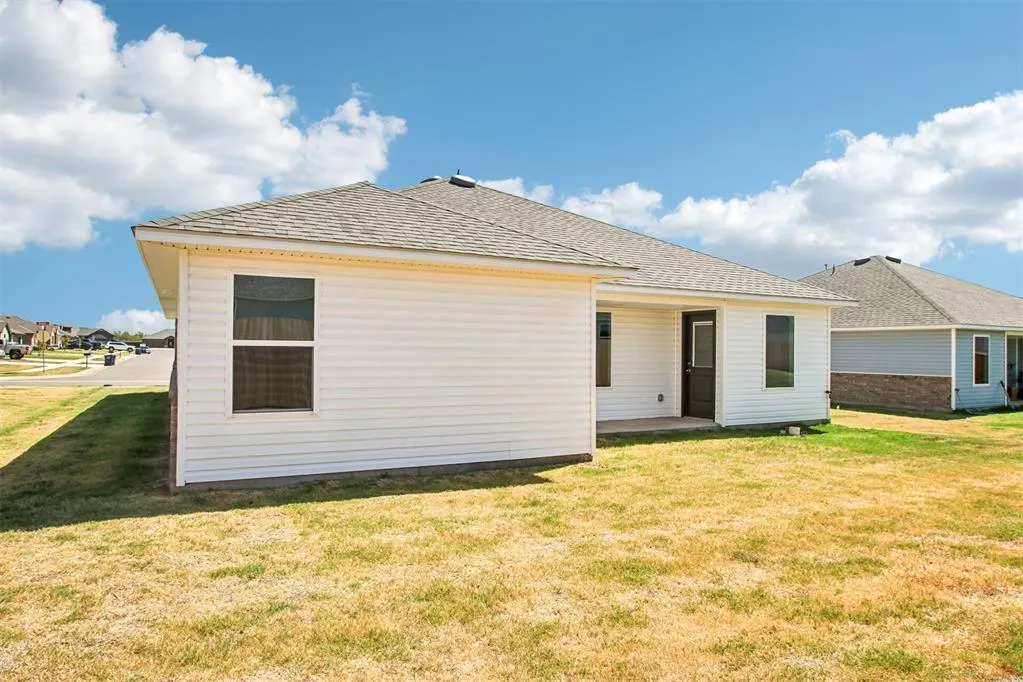 Photo 32 — 937 S Buffalo Lane, Mustang, OK 73064