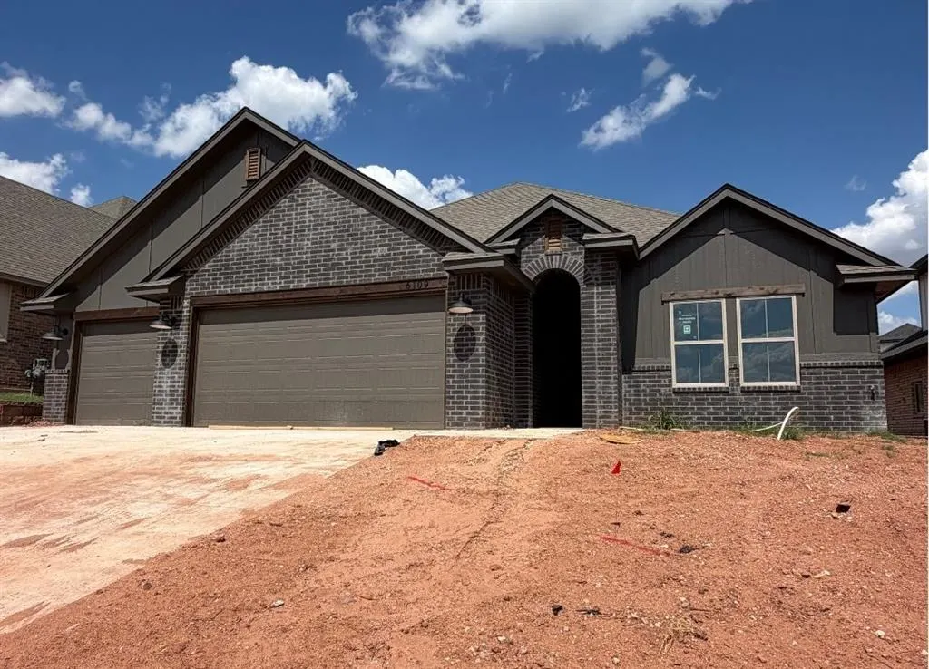 Front exterior — 6109 Kinnick Drive, Edmond, OK 73034
