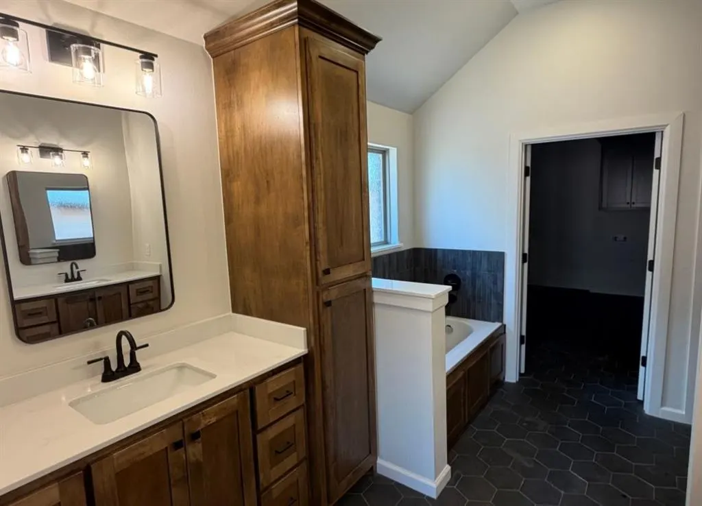 Photo 4 — 6109 Kinnick Drive, Edmond, OK 73034