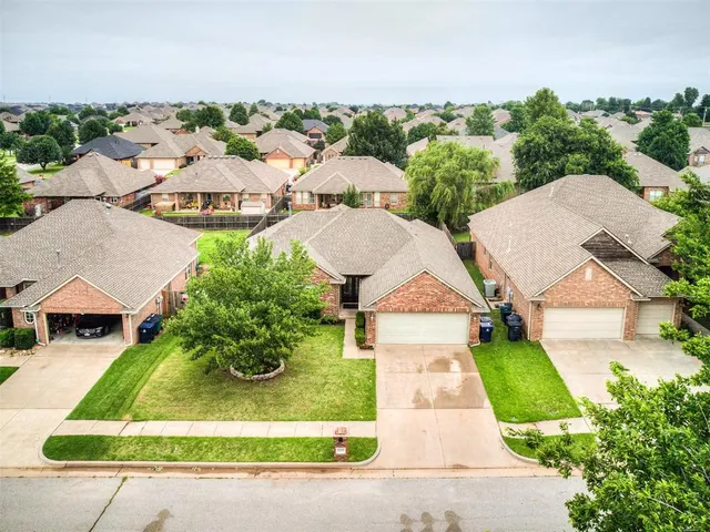 Photo 2 — 9029 NW 79th Terrace, Yukon, OK 73099