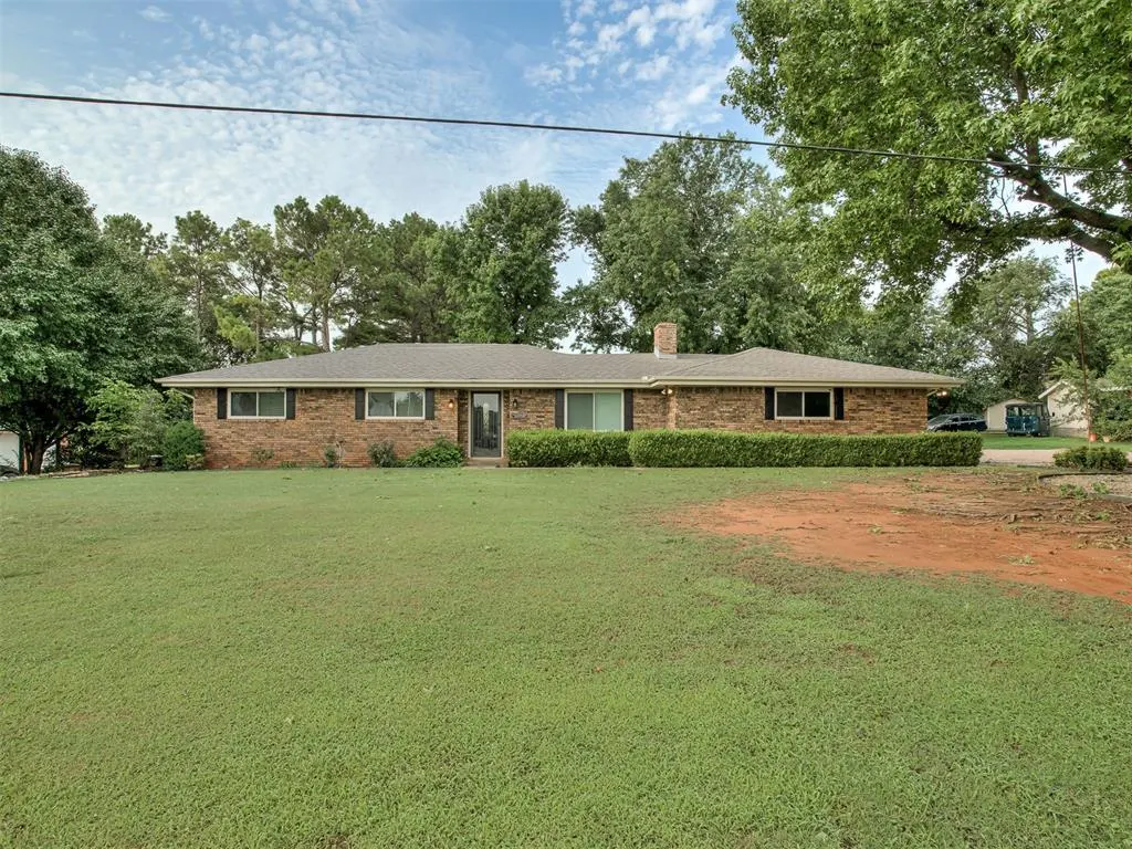 Photo 2 — 502 W Morehead Avenue, Washington, OK 73093